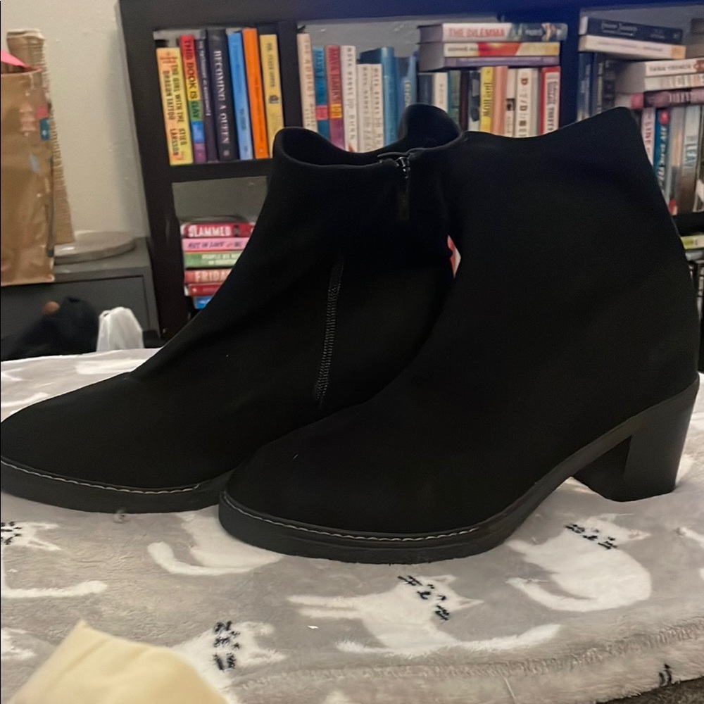 Evan’s extra wide women’s black suede heeled boot size 12